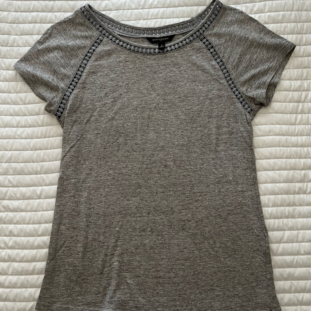 Banana Republic gray tee shirt